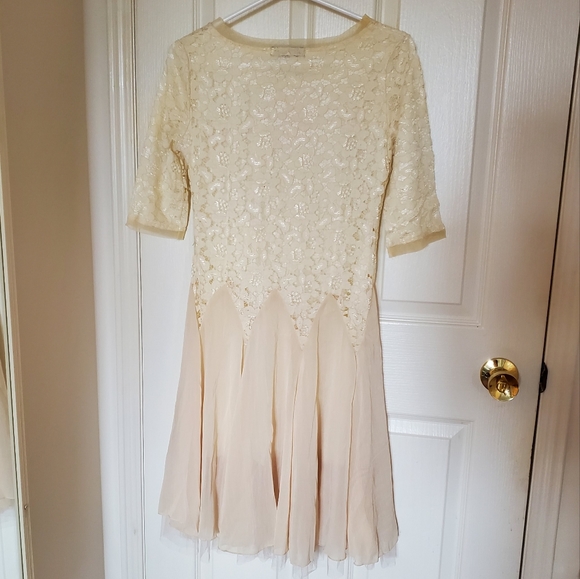 Lace top dress - Picture 2 of 6